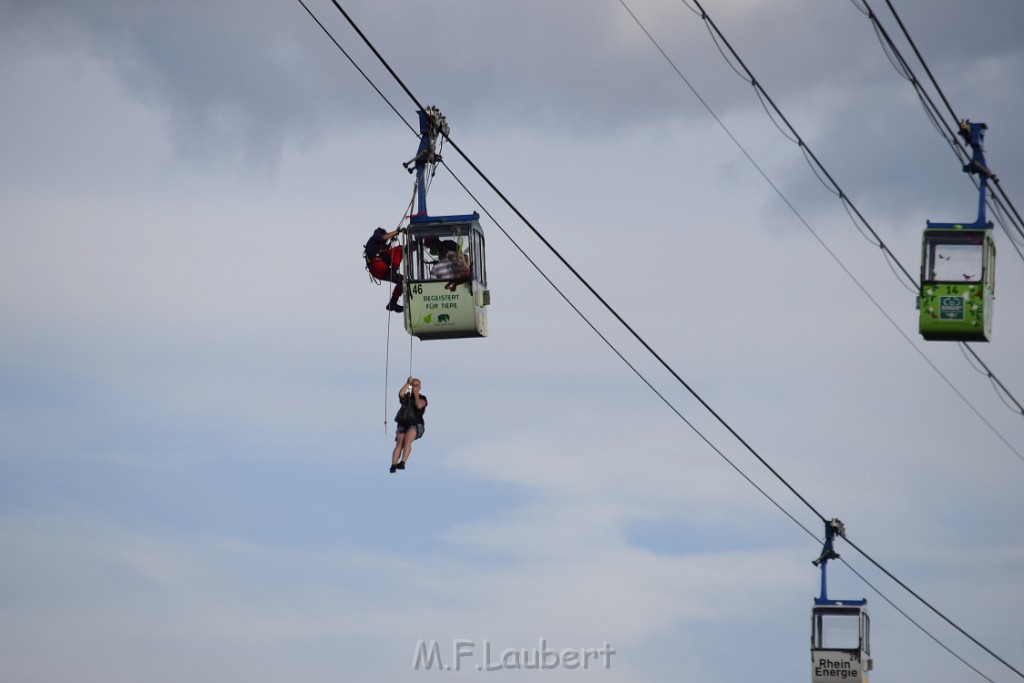 Koelner Seilbahn Gondel blieb haengen Koeln Linksrheinisch P615.JPG - Miklos Laubert